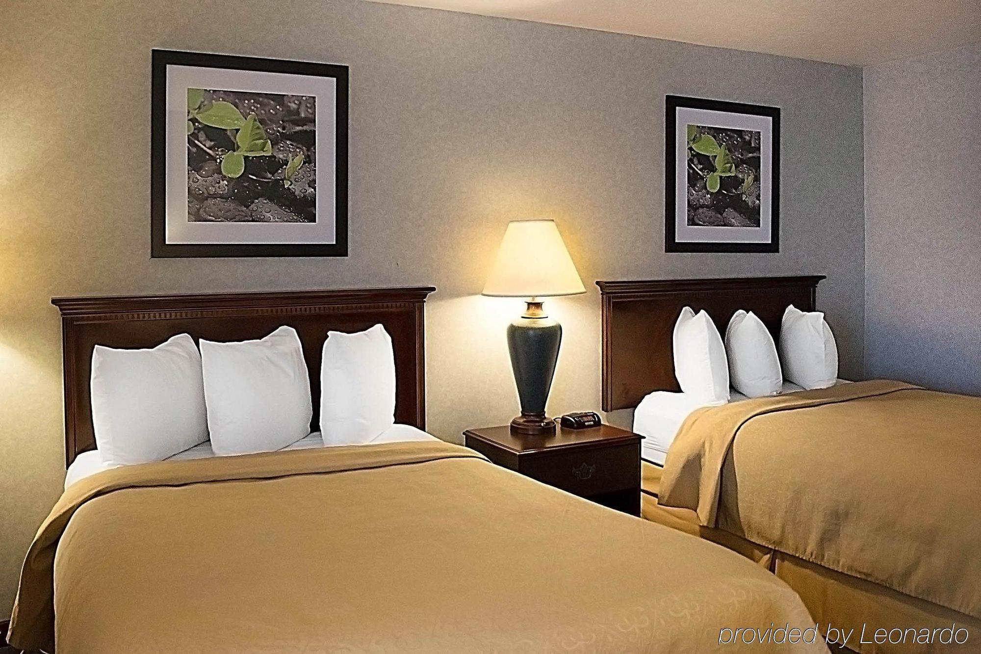 Quality Inn & Suites Cincinnati I-275 Springdale Eksteriør billede