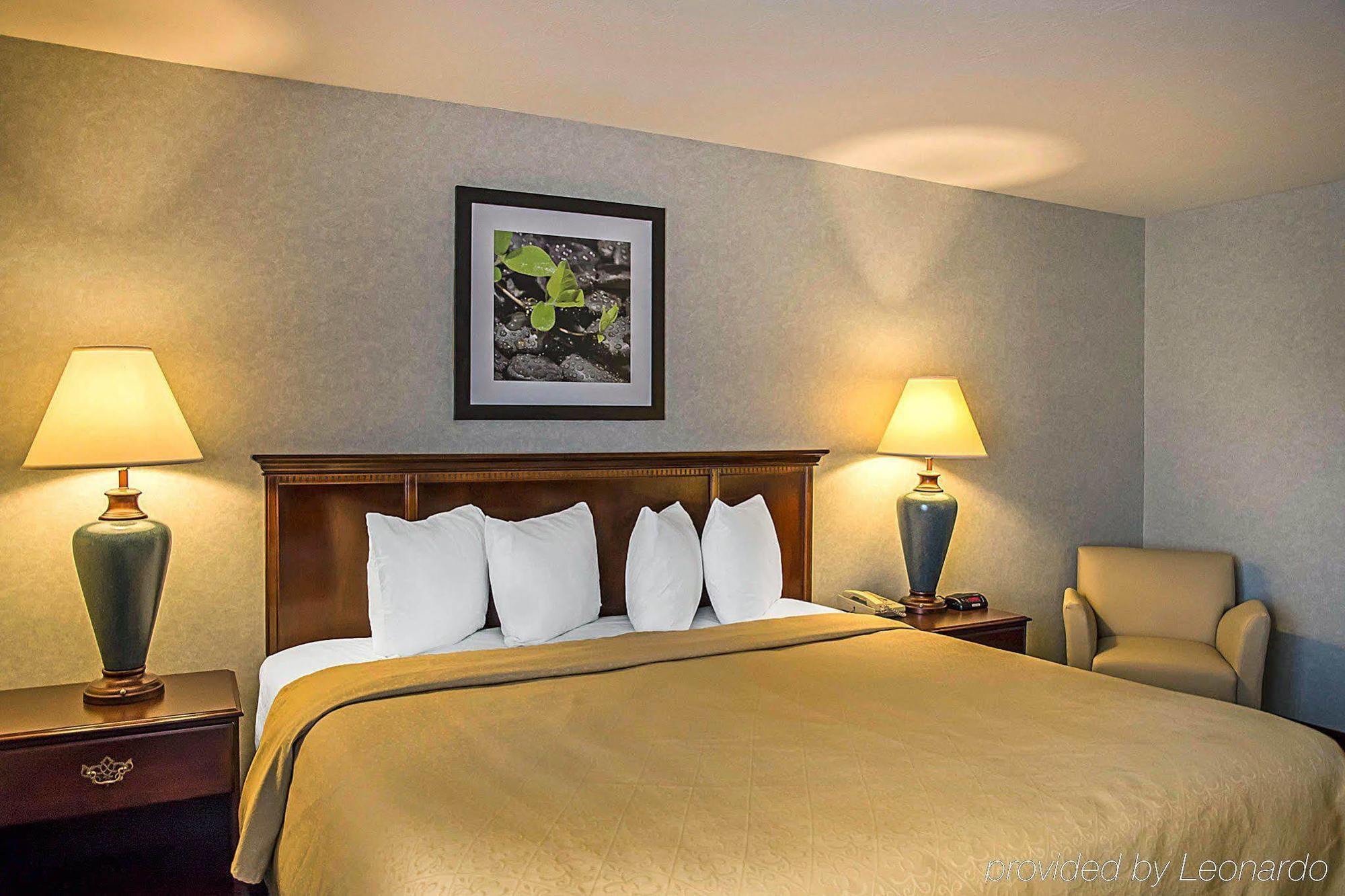 Quality Inn & Suites Cincinnati I-275 Springdale Eksteriør billede