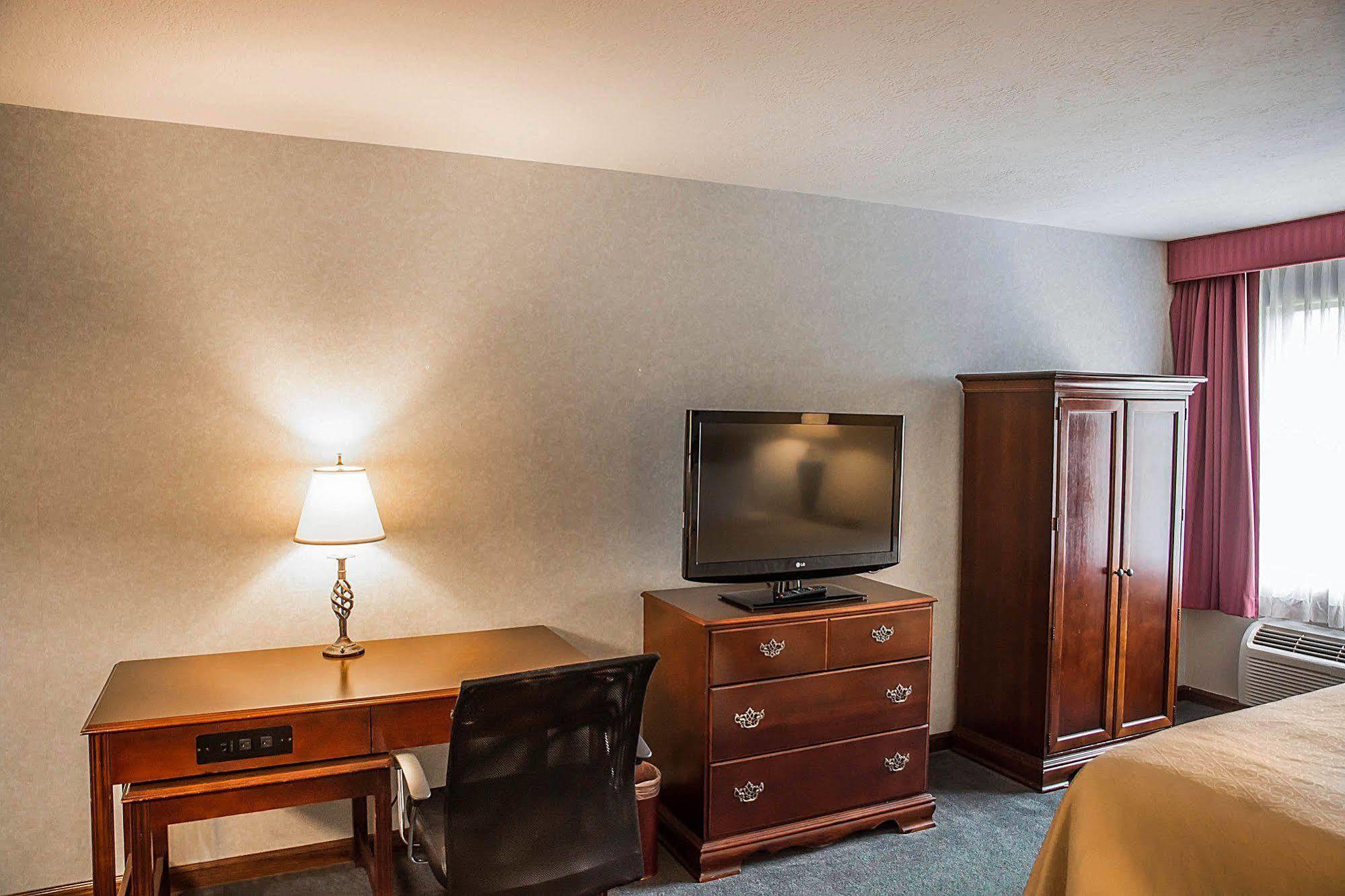 Quality Inn & Suites Cincinnati I-275 Springdale Eksteriør billede